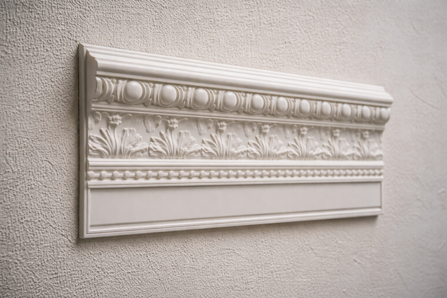 Pintojen jäljentäminen CNC-työstöllä restauroidussa sisäelementissä seinällä